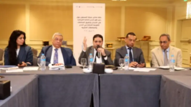 نائب محافظ بني سويف يشارك في نقاش حول المدن الذكية والمراجعات الطوعية