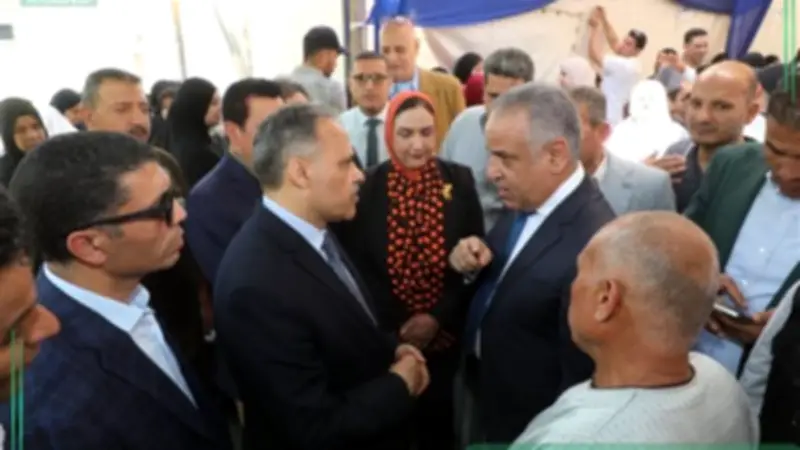 محافظ الشرقية يتفقد قافلة طبية مجانية بمركز شباب بردين بالزقازيق
