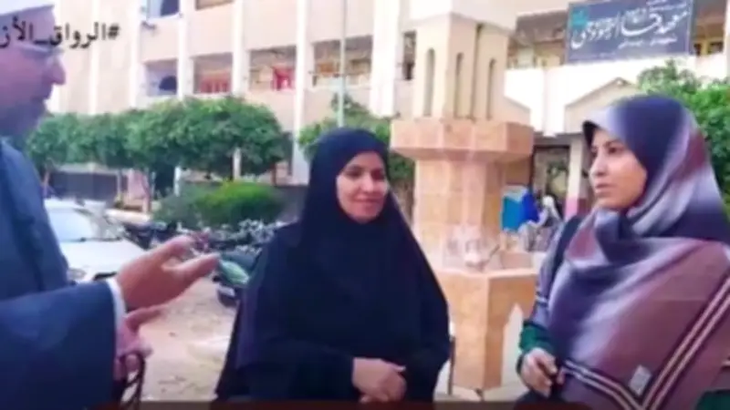 الأزهر الشريف يكرر تكريم طالبة ووالدتها في نفس الفصل الدراسي