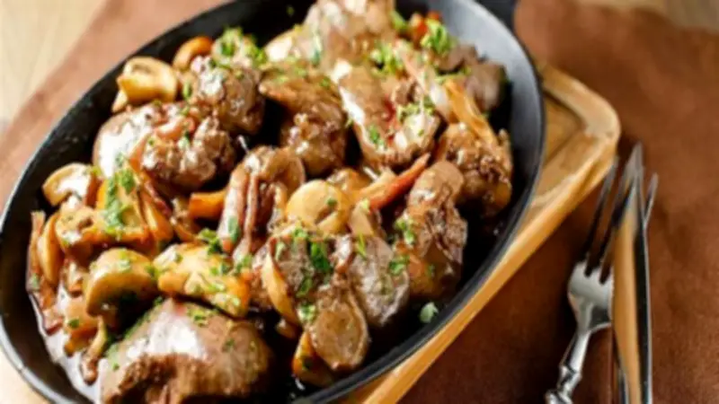 طريقة عمل كبدة الفراخ لغداء سريع واقتصادي في نهاية الشهر