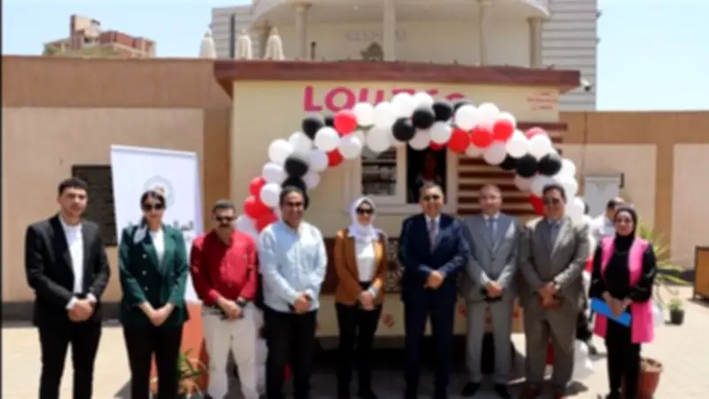 محافظ القليوبية يسلم عربة طعام متنقلة لشابين من خريجي مؤسسة البنين