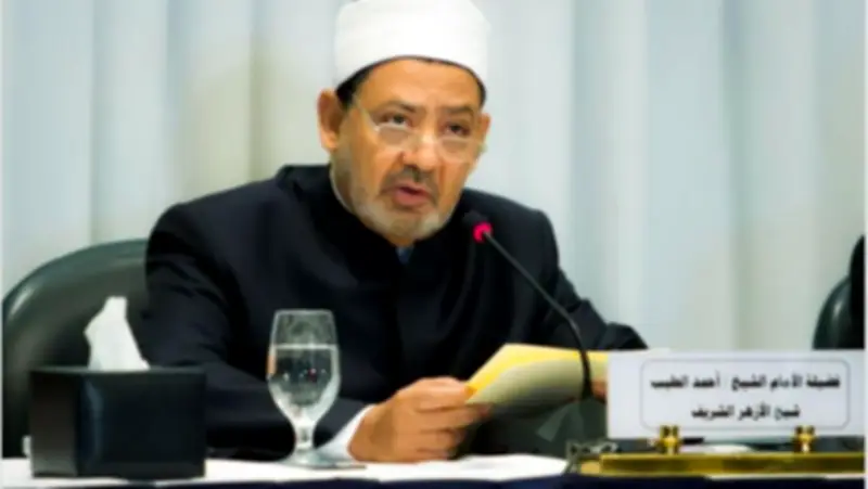 شيخ الأزهر يهنئ عمال مصر بعيدهم ويؤكد: الانضباط في العمل سبيل التقدم والازدهار