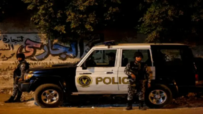 ضبط شخص انتحل صفة صحفي بتهمة النصب وترويج ادعاءات كاذبة بالقليوبية