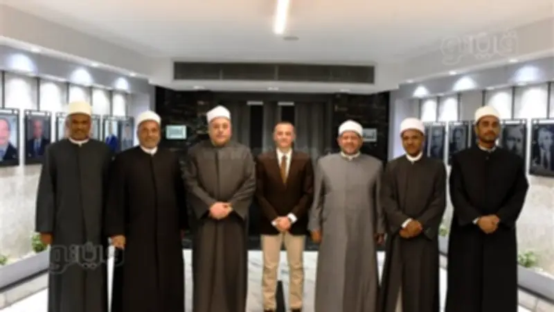 محافظ أسوان يبحث مع وكيل الأزهر تنظيم القوافل الدعوية وتعزيز الوسطية