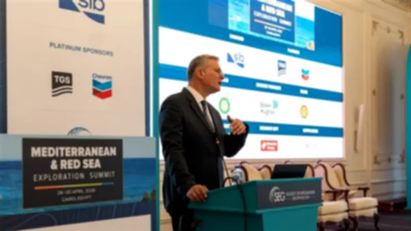 وزير البترول يهنئ العاملين بالقطاع بمناسبة عيد العمال