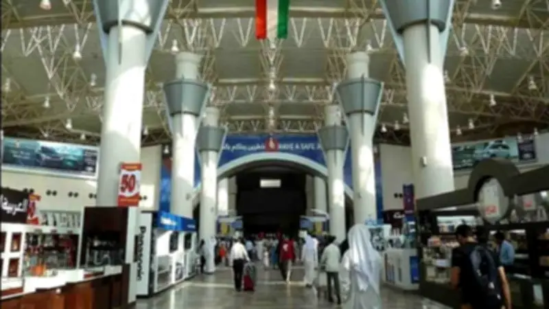 تصعيد إيراني خطير: حريق يندلع في مطار الكويت الدولي بعد استهدافه بطائرات مسيرة