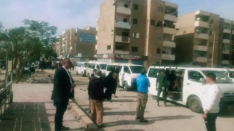 محافظ الإسماعيلية يشرف على تشغيل الموقف العمومي بمدينة المستقبل بعد جولة تفقدية