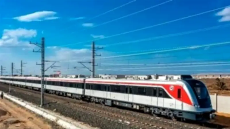 تفسير حلم ركوب القطار في المنام: دلالات الخير والمال والتحولات الحياتية