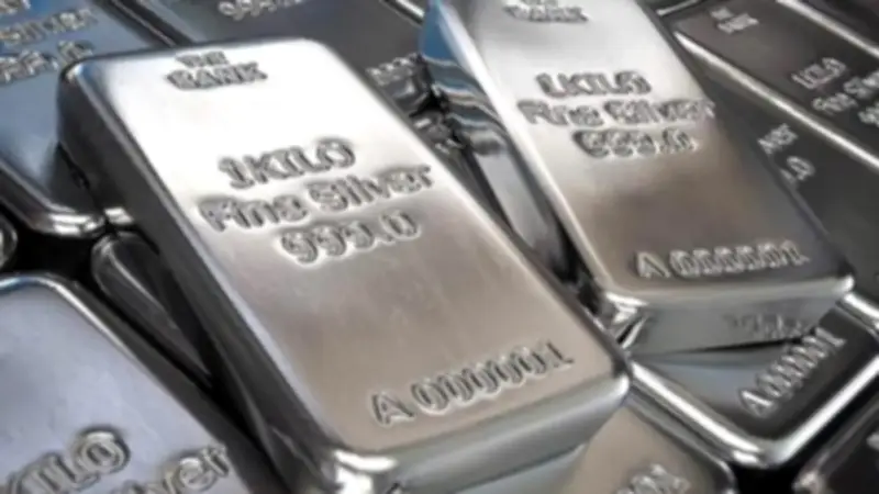 أسعار الفضة تشهد استقرارًا محليًا وتراجعًا عالميًا طفيفًا في تعاملات الأربعاء
