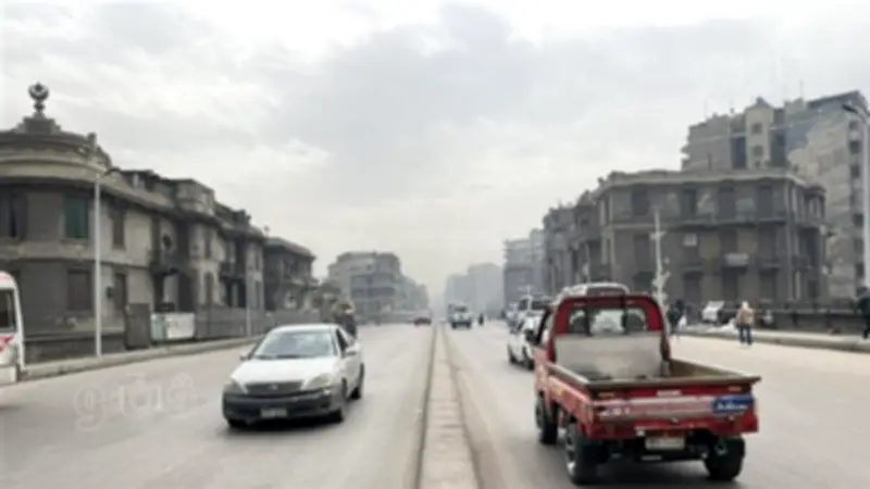 غيوم وأتربة تغطي سماء القاهرة مع ارتفاع درجات الحرارة اليوم