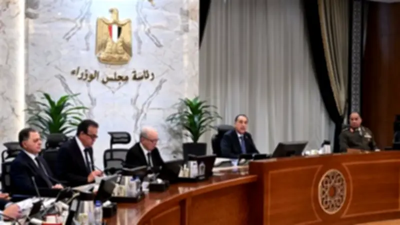 الحكومة تتبنى العمل عن بعد يوم الأحد أسبوعيًا لمدة شهر بدءًا من أبريل