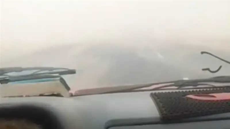 الوادي الجديد تحذر من السير على الطرق السريعة بسبب العواصف الترابية الشديدة