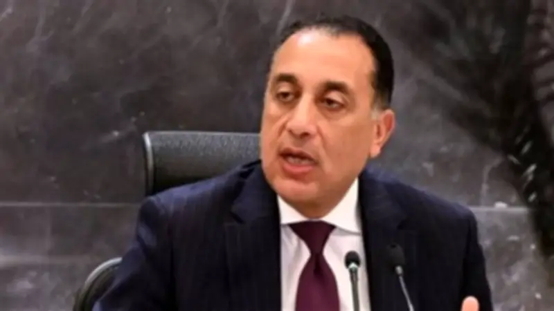 مدبولي يعلن بدء العمل عن بُعد الأحد المقبل ويدرس زيادة الأيام لتوفير الوقود