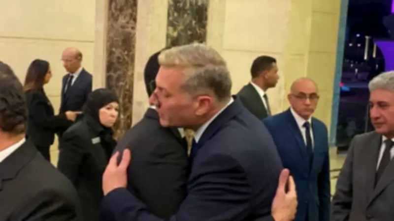 كبار رجال الدولة والوزراء يؤدون واجب العزاء في وفاة والدة وزير الصناعة