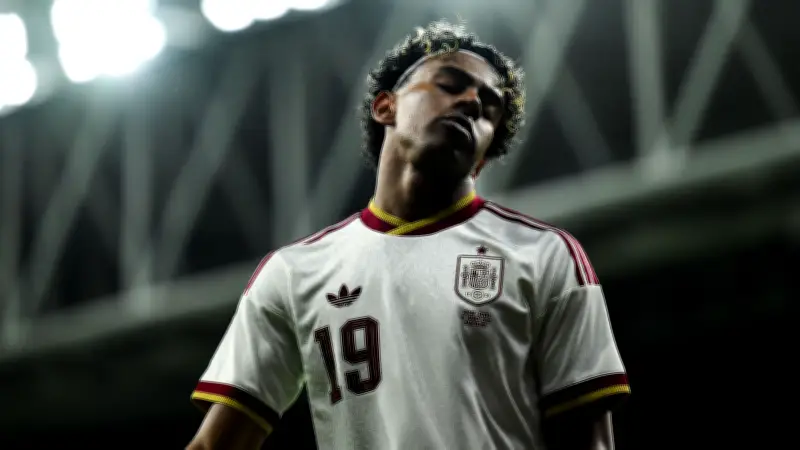 يامال وفينيسيوس يتصدّيان للعنصرية في مباراة مصر وإسبانيا الودية