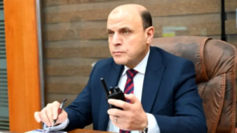 محافظ الغربية يتابع من مركز السيطرة الوطني الالتزام بمواعيد الغلق والتعامل مع الأمطار