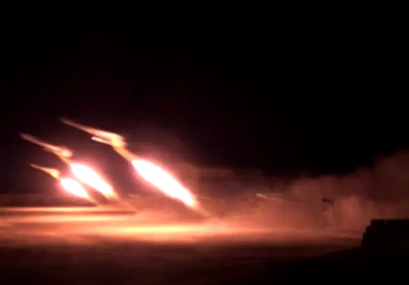 فرنسا تندد بالهجوم الصاروخي الإيراني على إسرائيل وتدعو لتهدئة التوترات