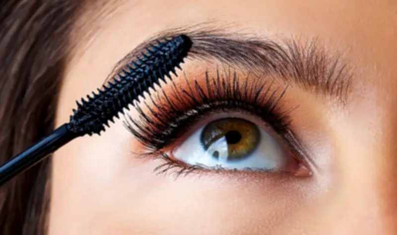 أسرار الطبيعة: أفضل الطرق لزيادة طول وكثافة الرموش بشكل طبيعي