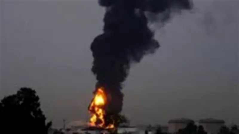 أبوظبي تعلن عن أضرار محدودة في خليفة الاقتصادية بعد اعتراض صاروخ إيراني