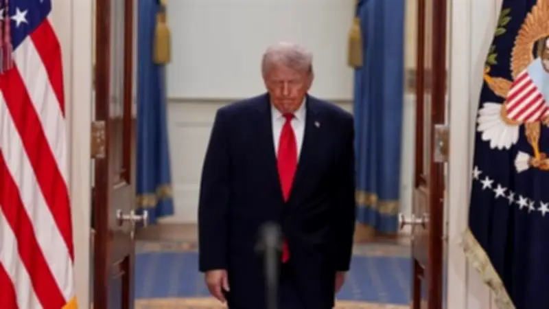 زعيم الأقلية الديمقراطية بالشيوخ الأمريكي يصف خطاب ترامب حول الحرب بأنه فوضويا ومثير للشفقة