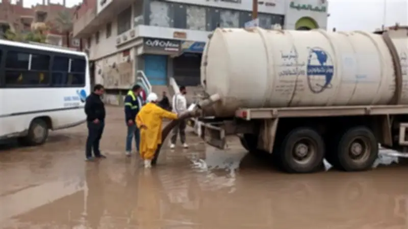 استمرار جهود رفع تجمعات مياه الأمطار في شوارع القليوبية لليوم الثاني على التوالي