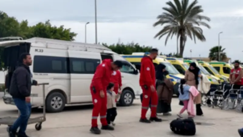 وصول دفعة جديدة من العائدين الفلسطينيين إلى ميناء رفح البري بشمال سيناء