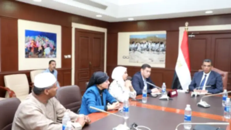 محافظ البحر الأحمر يبحث مع مؤسسة حياة كريمة تعزيز التعاون وتوسيع الخدمات للمواطنين