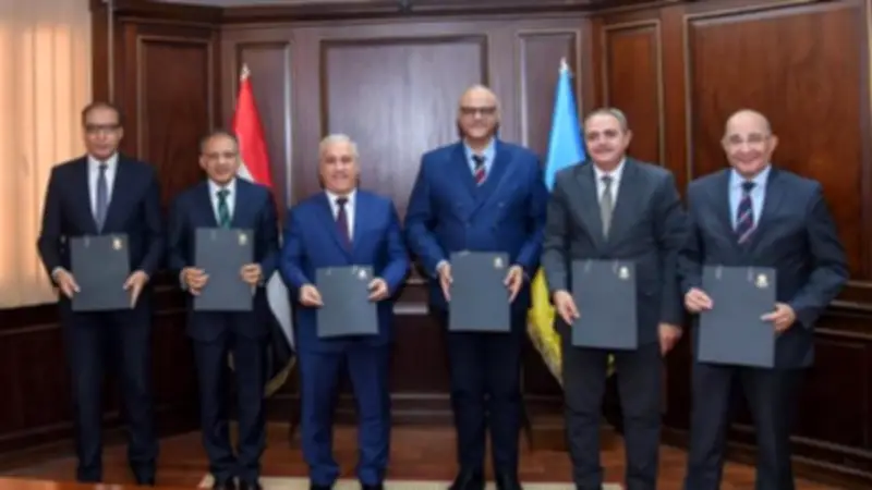 محافظ الإسكندرية والهيئة الوطنية للصحافة يوقعان بروتوكولاً لتنفيذ الهوية البصرية