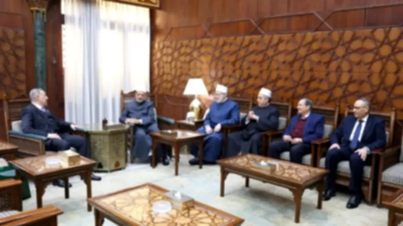 شيخ الأزهر يستقبل رئيس المحكمة الدستورية العليا في زيارة للاطمئنان على صحته