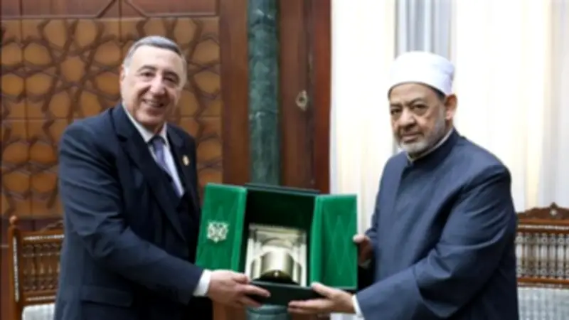 رئيس المحكمة الدستورية يشيد بدور الأزهر في مكافحة التطرف وتعزيز السلام المجتمعي