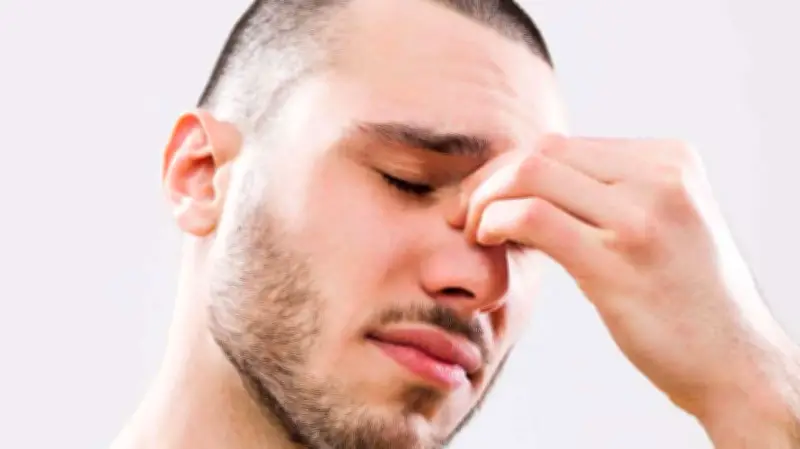 استنشاق البخار: وصفة منزلية فعالة لتخفيف أعراض الجيوب الأنفية والصداع