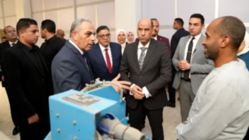 وزير العمل يسلم عقود عمل لذوي الهمم وشهادات تدريب مهني بالإسماعيلية