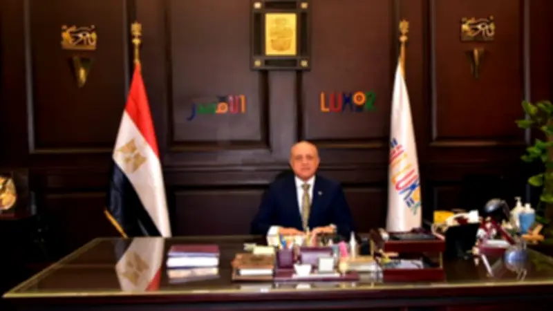 محافظ الأقصر يدفع بالقيادات الشابة ويجري حركة تغييرات محدودة لرؤساء الأحياء