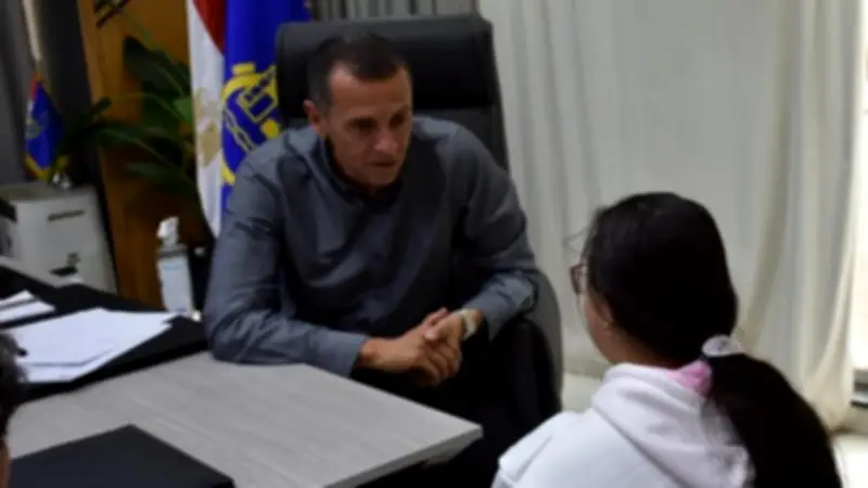 محافظ أسوان يوجه بتلبية مطالب المواطنين ويخصص أولوية لذوي الإعاقة في لقاء أسبوعي