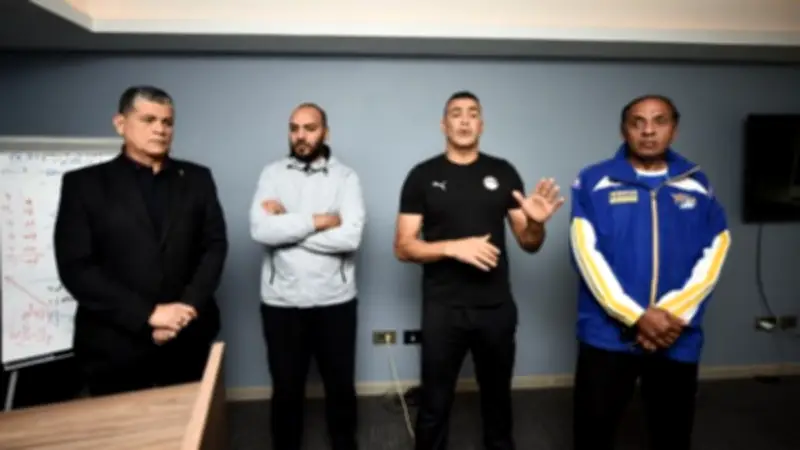 أوسكار رويز يقدم محاضرة متخصصة لقانون كرة القدم لمدربي حراس المرمى في مصر