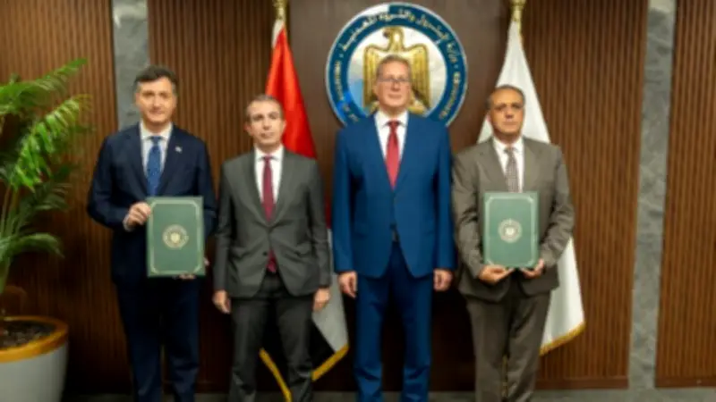 وزير البترول يشهد تجديد التزام إيني الإيطالية بمشروعات غاز شمال بورسعيد