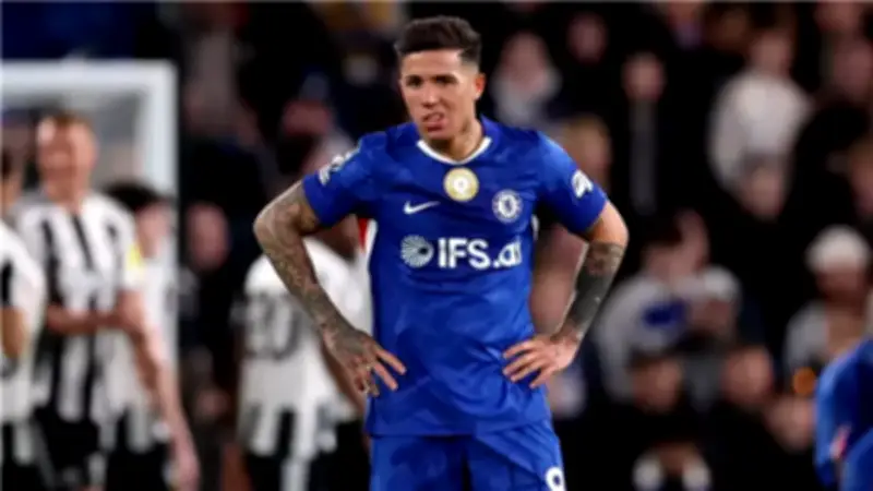 ريال مدريد يستعد للتضحية بكامافينجا لتعزيز صفوفه بإنزو فرنانديز الصيف المقبل