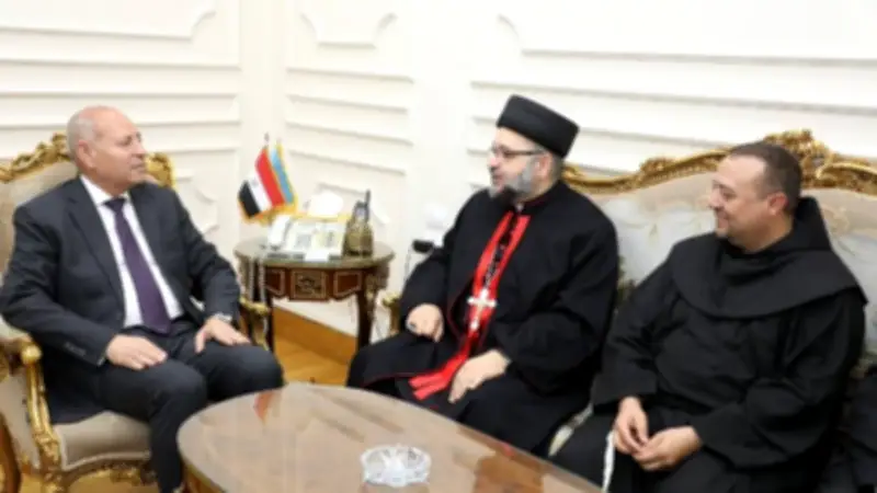 المدبر البطريركي للكلدان يزور محافظ القاهرة ويشكره على دعم الكنيسة
