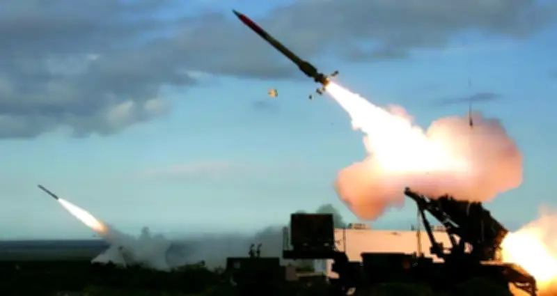 الحرس الثوري الإيراني يشن هجوماً صاروخياً كبيراً على تل أبيب ردا على اغتيال قيادي