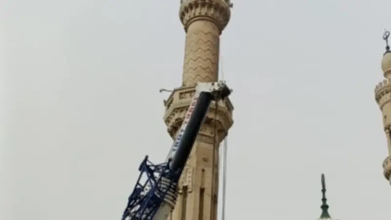 وزير الأوقاف يوجه بالتعامل العاجل مع ميل هلال مئذنة مسجد البحر في دمياط