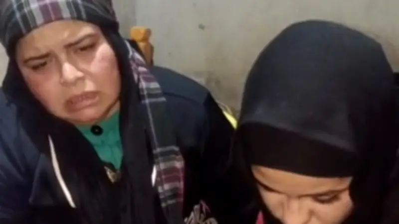 زوجة ضحية لقمة العيش بالمنوفية: مات وتركنا لوحدنا في مأساة تصادم طريق السادات