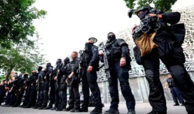 فرنسا تتصدى للبنوك الأمريكية في باريس بعد تلقيها تهديدات أمنية خطيرة