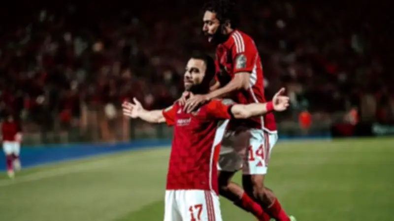 حسين الشحات يهنئ عمرو السولية بعيد ميلاده ويطلب الدعاء لنجله المريض