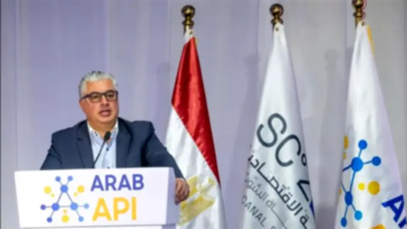 السيسي يصدر قرارًا جمهوريًا بتجديد تعيين نواب رئيس المنطقة الاقتصادية لقناة السويس