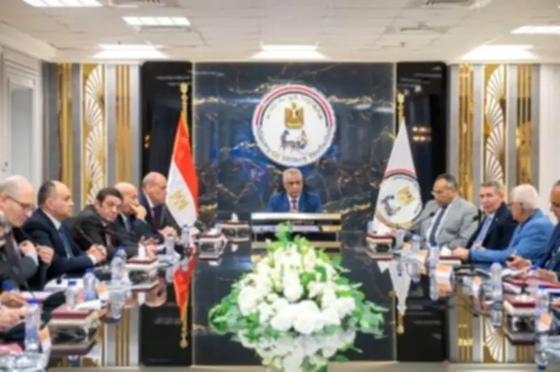 جمبلايط يتتبع سير العمل بشركات الإنتاج الحربي ويركز على ترشيد استهلاك الكهرباء