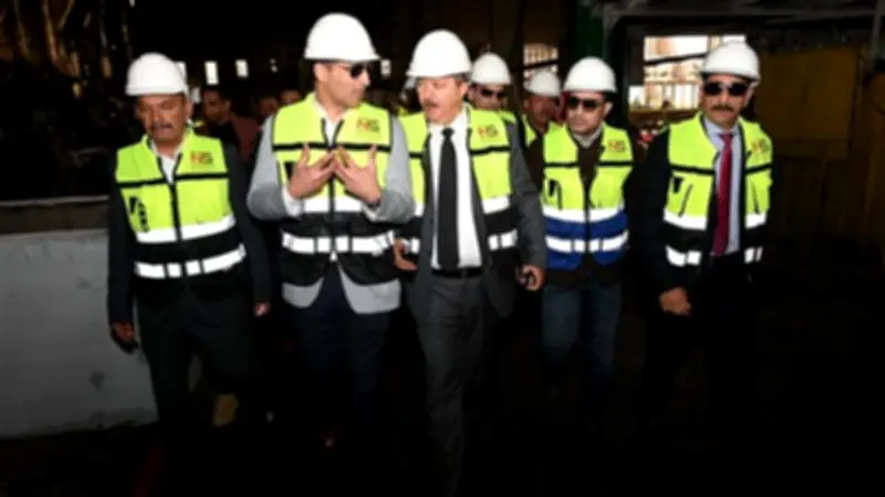 وزير الصناعة يتفقد مصانع الحديد والصلب بالسويس ويؤكد دورها الحيوي في التنمية