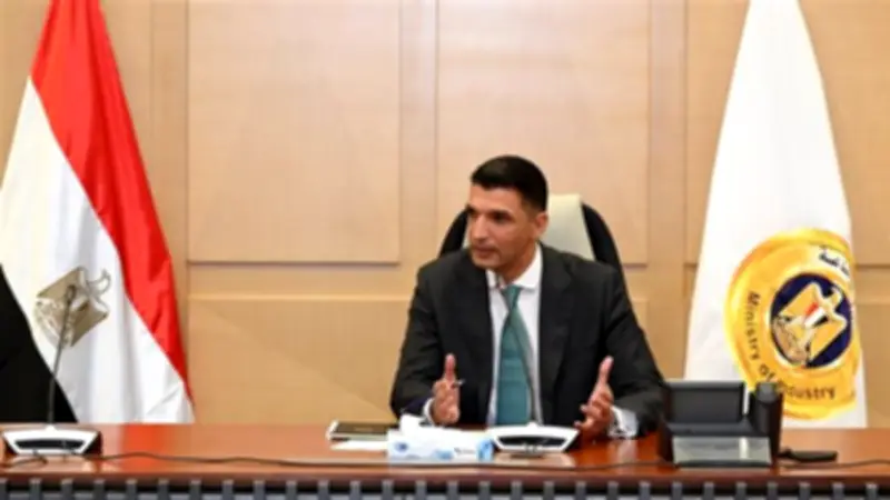 وزير الصناعة يؤكد أولوية القطاع الصناعي في إمدادات الطاقة ويدعو لتمكين القطاع الخاص