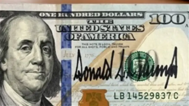 زلزال ترامب: توقيع الرئيس على الدولار الأمريكي يهز استقلالية الخزانة ويُهدد مكانة العملة العالمية