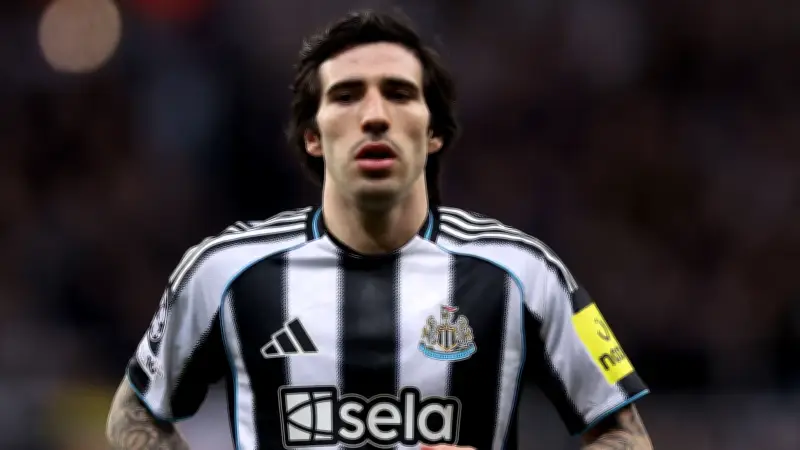 وكيل تونالي يؤكد اهتمام أندية البريميرليج الكبرى بموكله الإيطالي