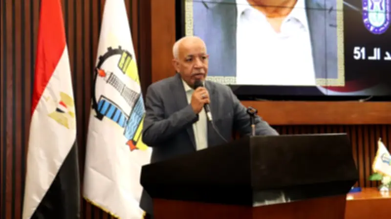 اتحاد العمال المصري يؤيد تطبيق العمل عن بعد ويطالب بحماية حقوق العاملين